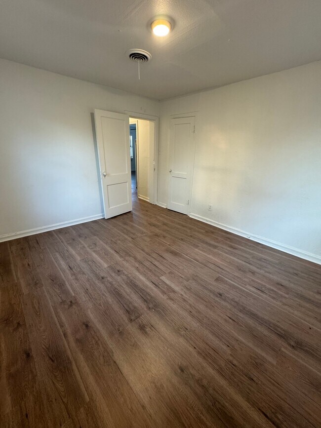 Foto del edificio - 3600 S Tyler St