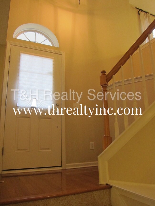 Building Photo - 13896 Willesden Cir