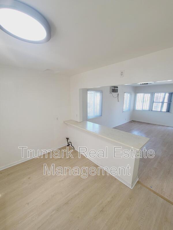Foto principal - 1010 S Gerhart Ave