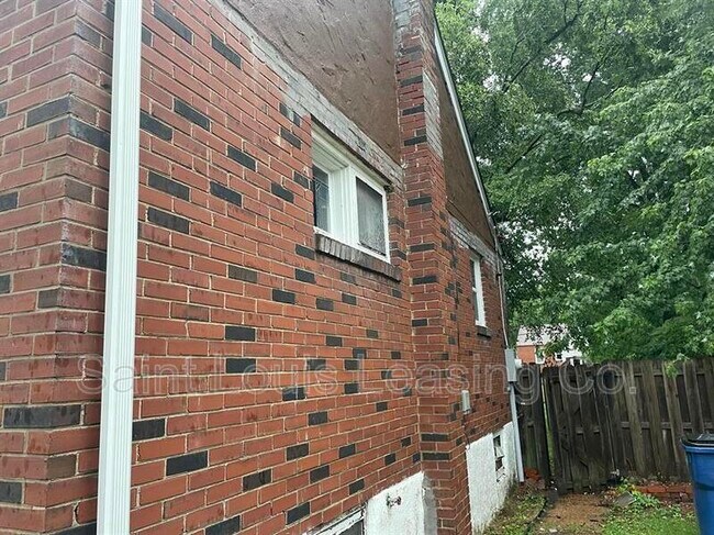Building Photo - 9559 Edmund Ave