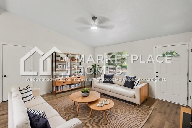 Building Photo - 9011 Homewood Dr
