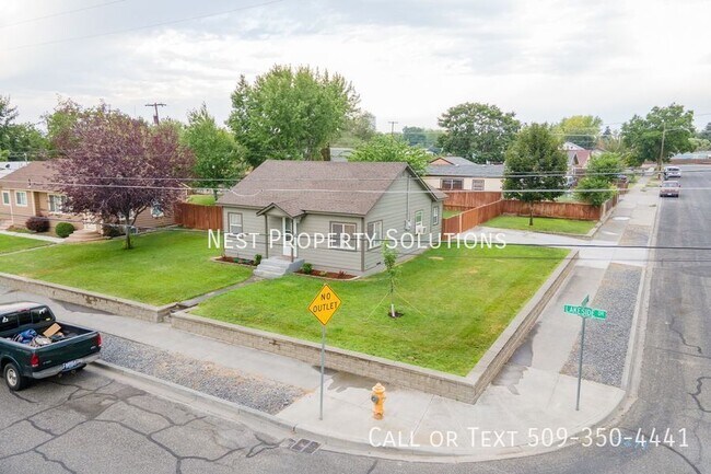 Building Photo - 3004 W Lakeside Dr