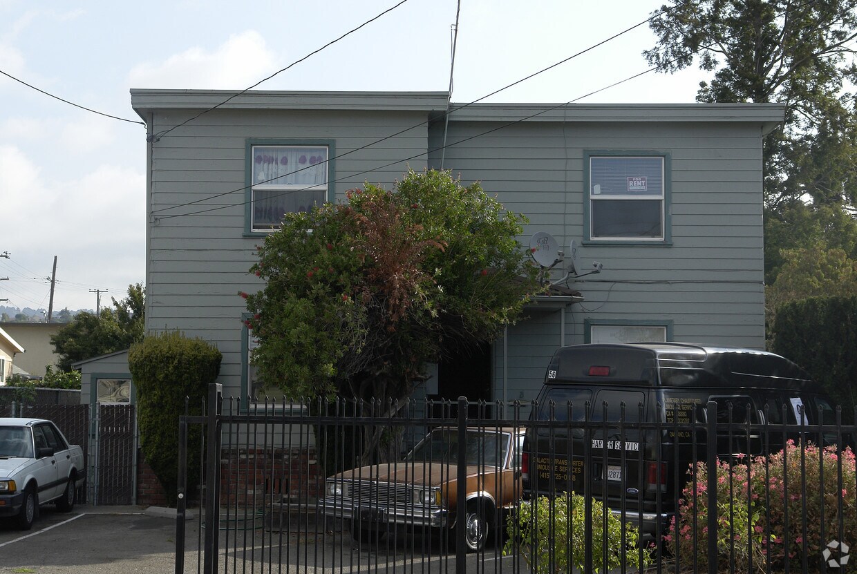 Foto del edificio - 9020 Birch St