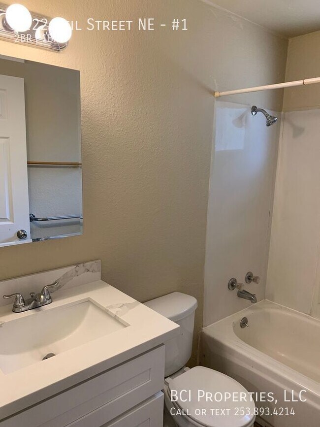 Foto del edificio - 1122 Neil St NE