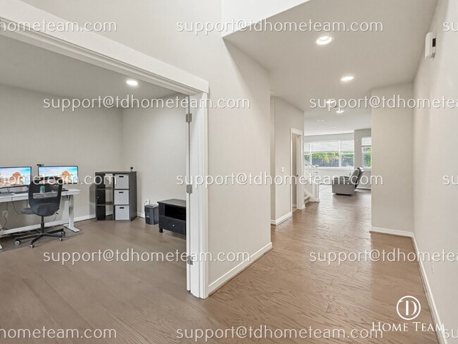 Building Photo - "Spacious 4-Bedroom Auburn Retreat with Scenic Views, Gleaming Hardwood Floors, and 3.5 Baths!"