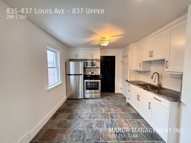 Photo du bâtiment - NEWLY RENOVATED 2 BED/1 BATH UPPER W/ LARGE DECK + 40% OF UTILITIES