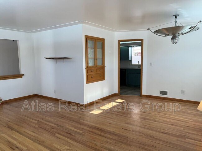 Foto del edificio - 2366 S Lansing St