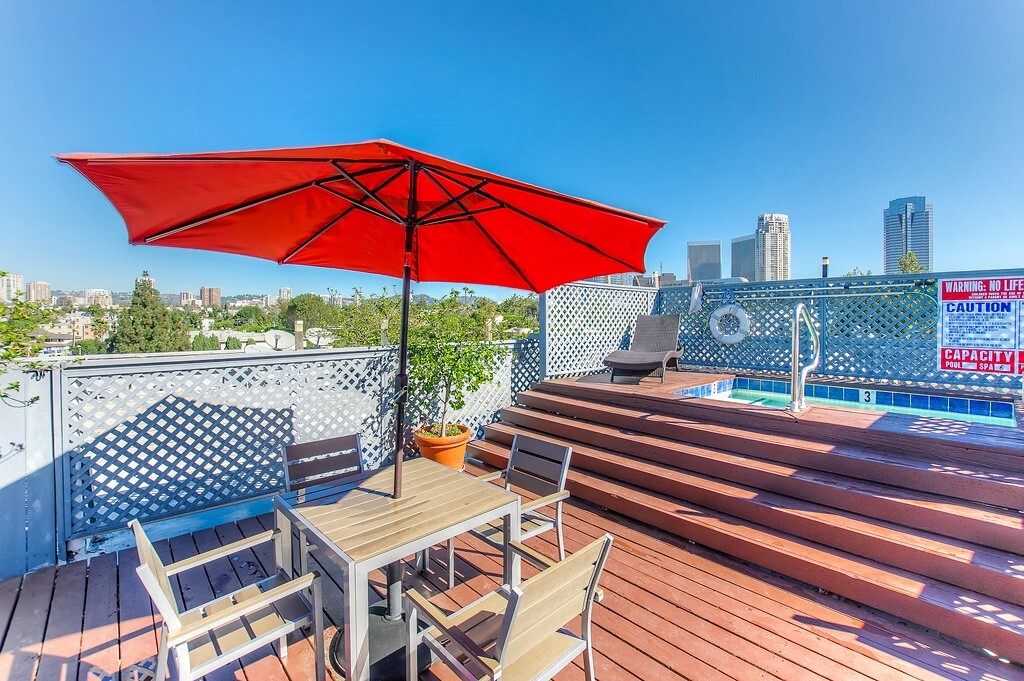 Foto principal - 2220 S Beverly Glen Blvd