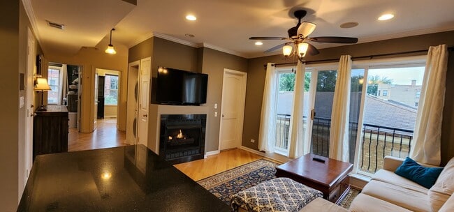 Building Photo - 2055 W Summerdale Ave