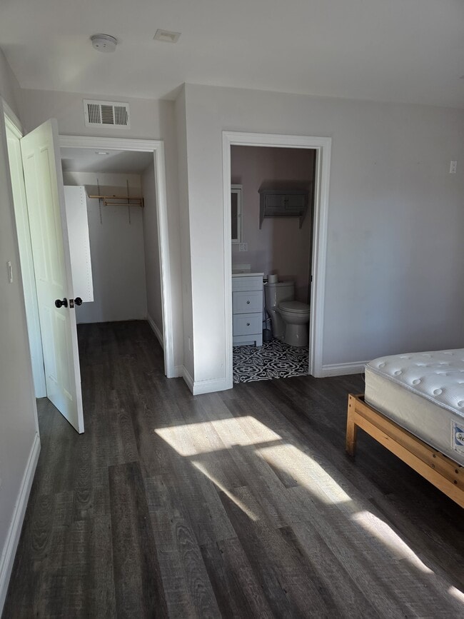 Foto del edificio - 321 S Thurston Ave