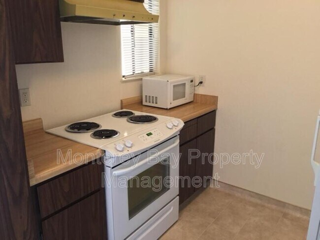 Foto del edificio - 3308 Golden Oaks Ln