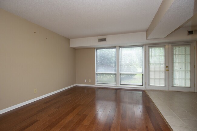 Foto del edificio - Two bedroom condo