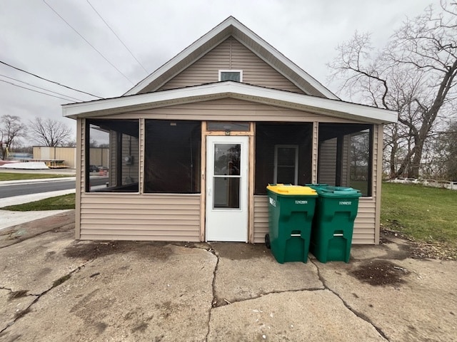 Building Photo - 1301 E 6th St