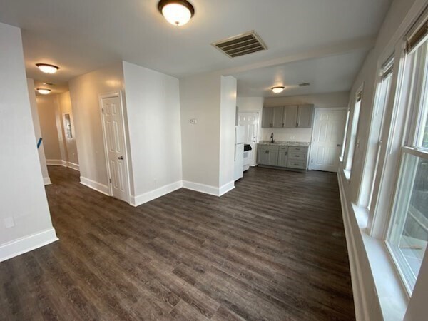 Building Photo - 182 Salem St