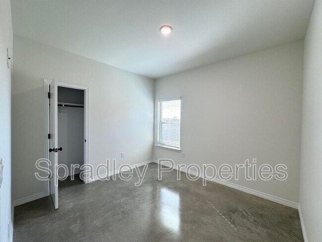 Foto del edificio - 201 Juniper Dr