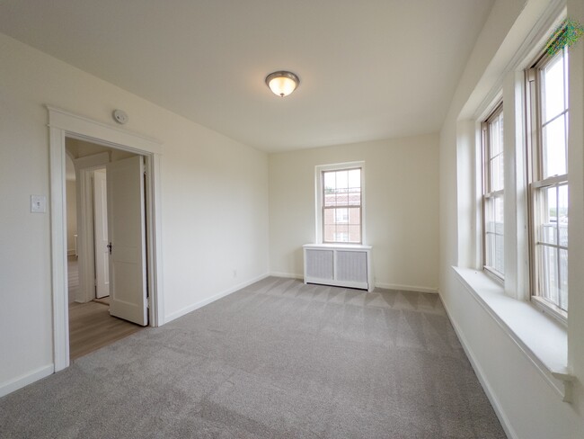 Building Photo - Marshall House Apartments