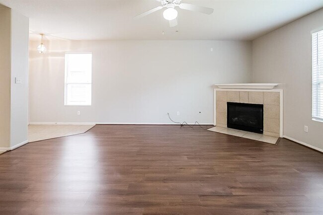 Building Photo - 2351 Village Leaf Dr