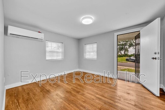 Building Photo - 546 55th St