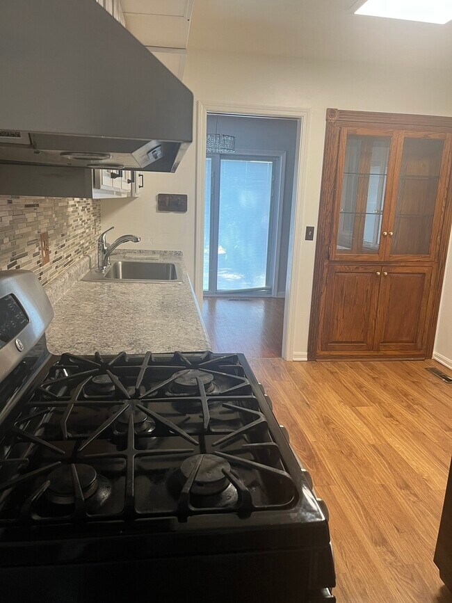 Foto del edificio - 1703 Colonial Ln