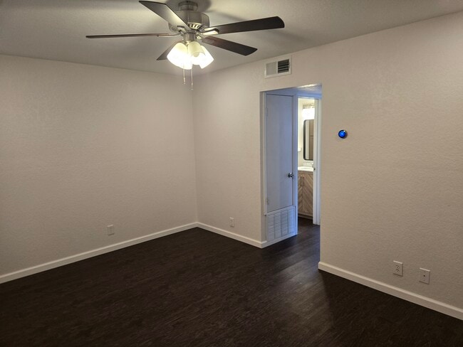 Building Photo - 202 Bexar Dr