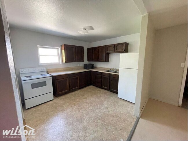 Building Photo - 209 S Naches Ave