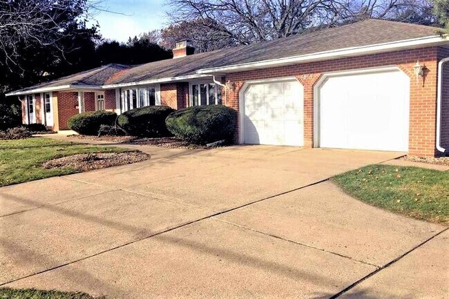 Building Photo - 4814 Odana Rd