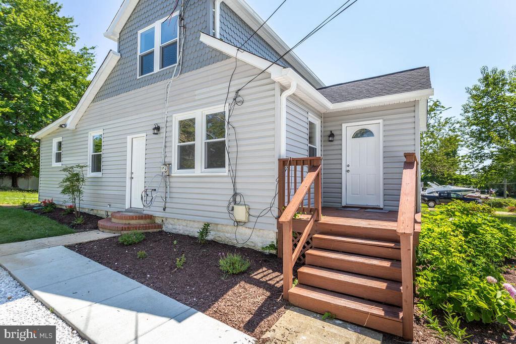 Primary Photo - 1227 Tyler Ave