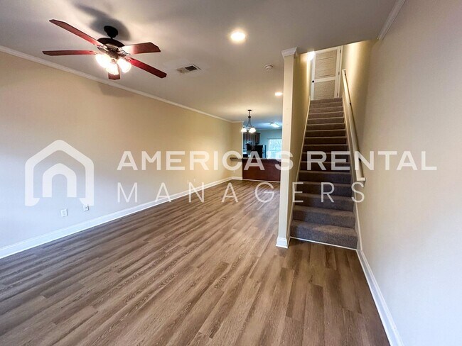 Building Photo - Town Home For Rent In Tuscaloosa, AL!
