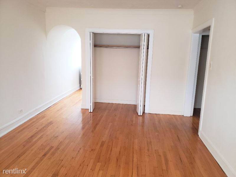 Foto principal - 4844 W Wrightwood Ave
