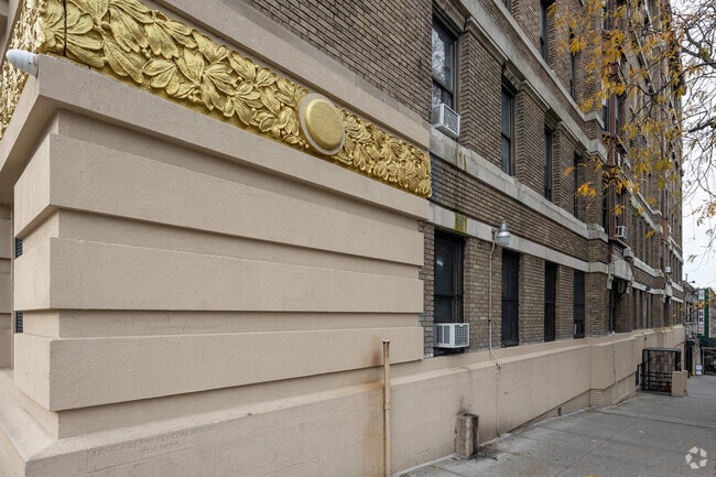 Building Photo - 3681 Broadway