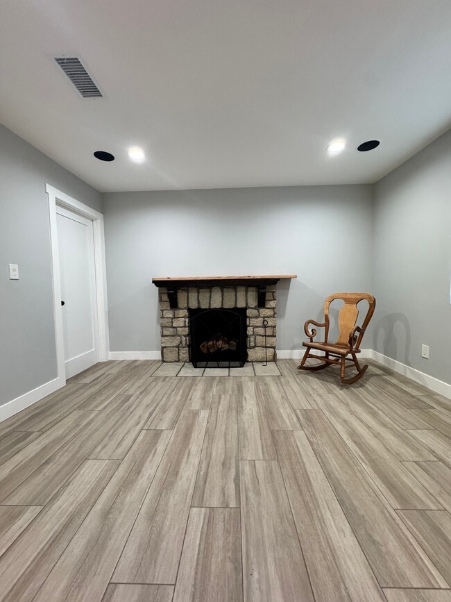Building Photo - 1648 W 83rd St