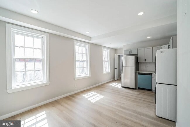 Building Photo - Bright 1 bed in the heart of fairmount