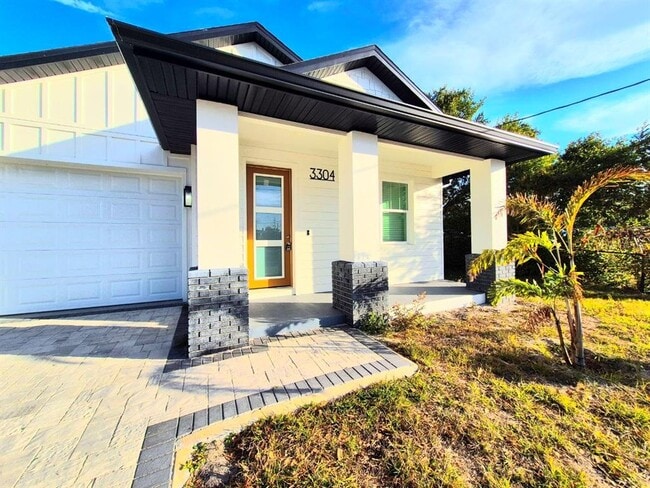 Building Photo - 3304 E North Bay St