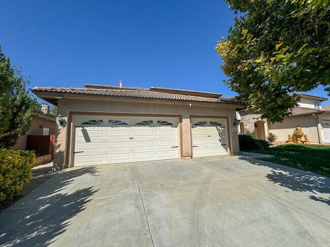 Foto del edificio - 4 bedroom Temeku Hills home available for ...