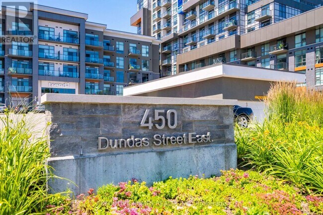 Building Photo - 450-450 Dundas St E