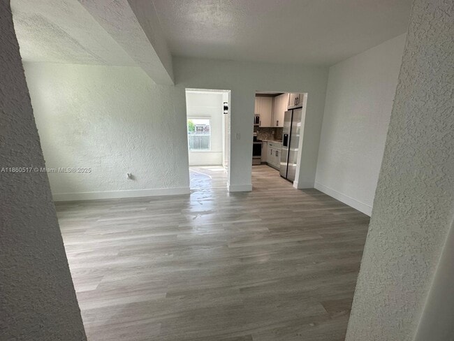 Foto del edificio - 1090 NW 77th St