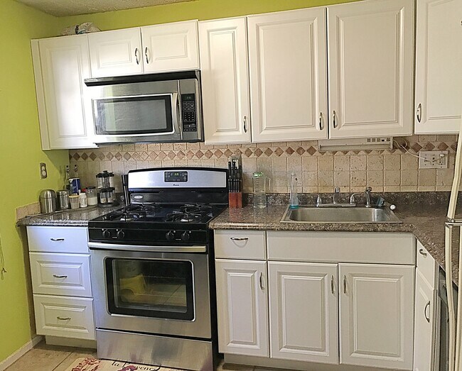 121 E Gate Ln Unit East gate Condominiums, Hamden, CT 06514 Condo for