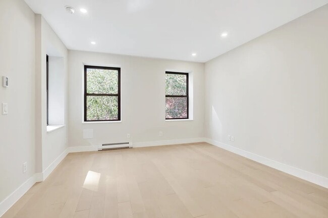 Building Photo - 239 E 33rd St