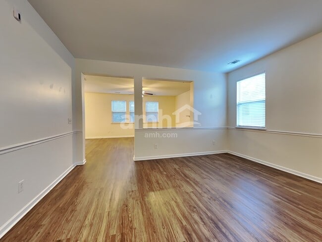 Foto del edificio - 113 Education Blvd