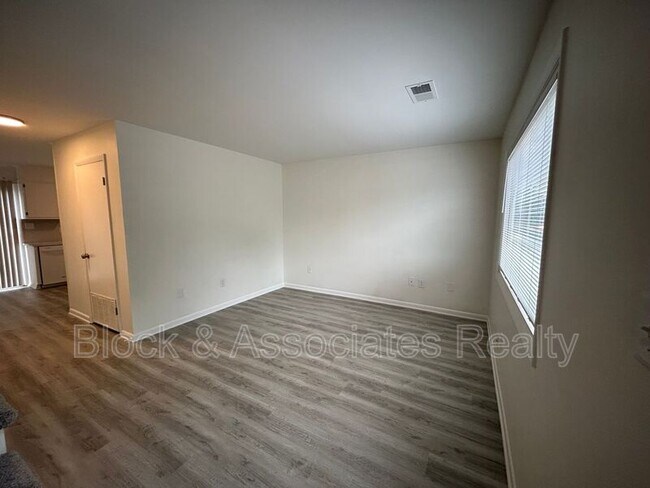 Photo - 1031 Salisbury St Apartment