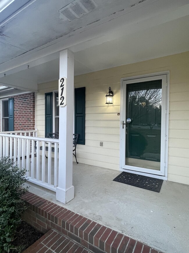 Building Photo - 212 Sprucepine Dr