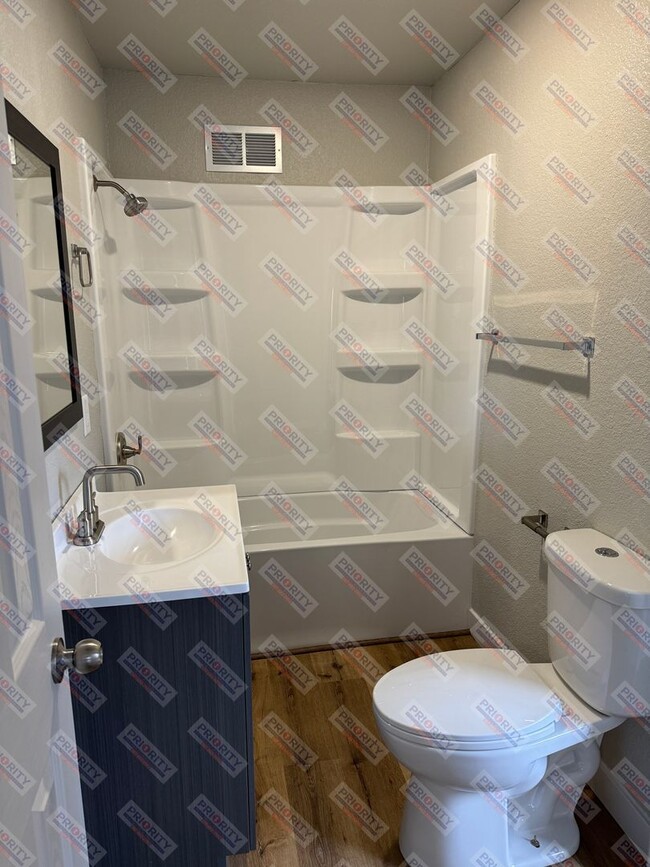 Building Photo - Single Family Home