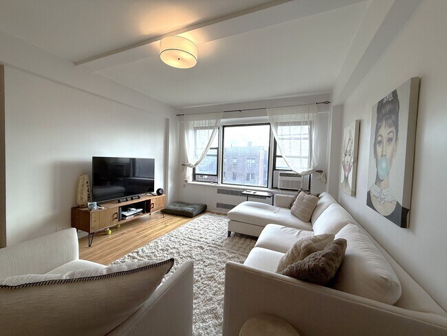 Foto del edificio - 99-21 67th Rd