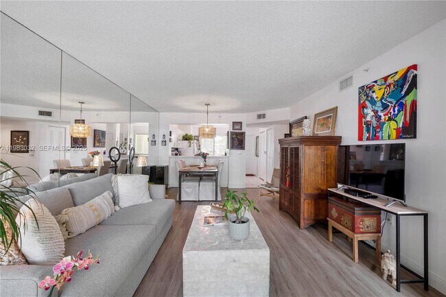 Foto del edificio - 9580 Weldon Cir