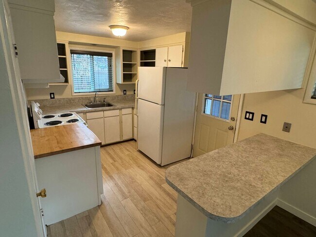 Foto del edificio - 2 Bedroom Off Coburg Rd.