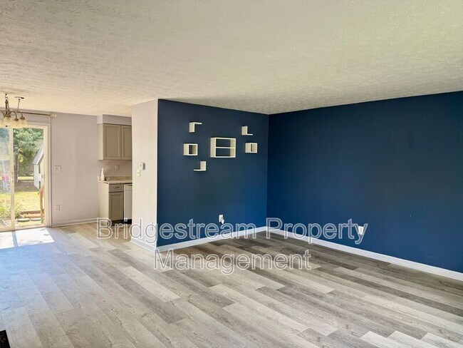 Foto del edificio - 1381 Firethorne Dr