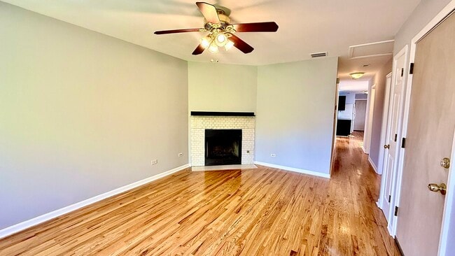 Building Photo - 1078 N Hermitage Ave