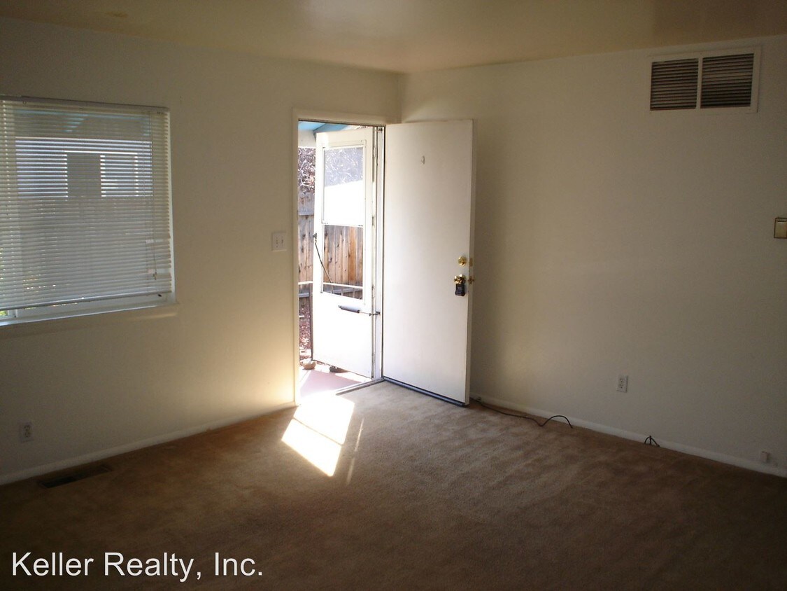 Building Photo - 1075 Brinkby Ave