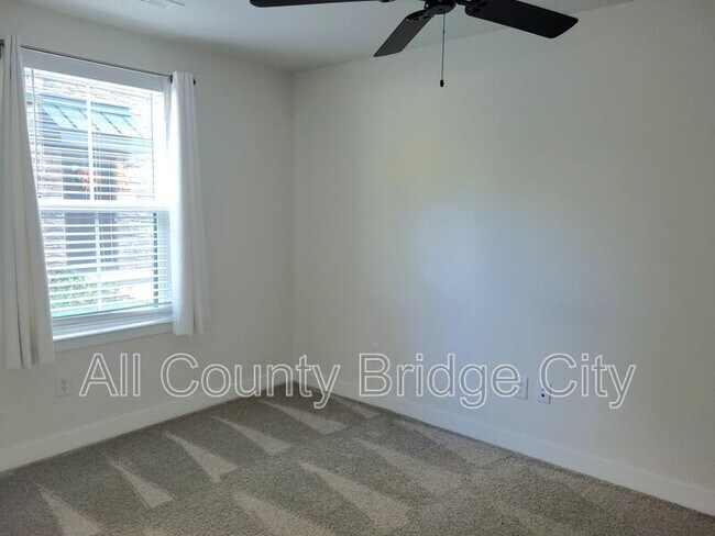 Foto del edificio - 126 Rollins Ave