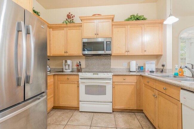 Building Photo - 3BR Kai Lani 8B: Elegance & Comfort, Poolside